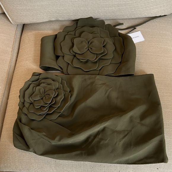 ✨ SALE✨ NWT Lovers + Friends Zora Crop Top & Skort Set - Olive Green - Picture 8 of 12